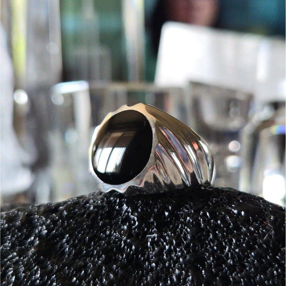 Men's Handcrafted Polished Natural Onyx Sterling Silver Ring - Picture 15 of 16